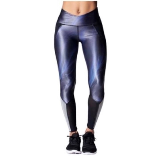 NUX Height Canyon Legging in Black Canyon Size M